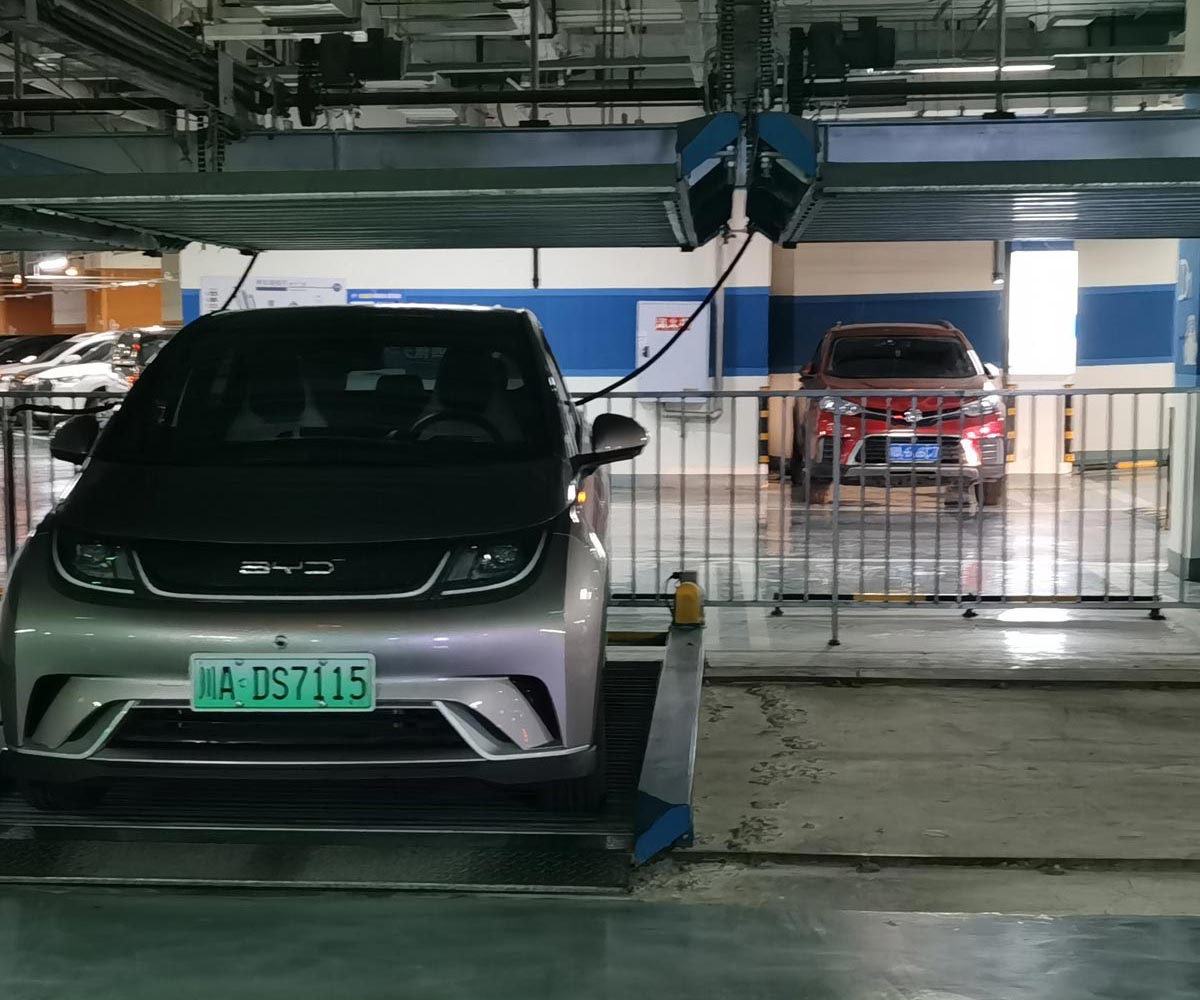 重慶市三層升降機(jī)械停車設(shè)備價(jià)格
